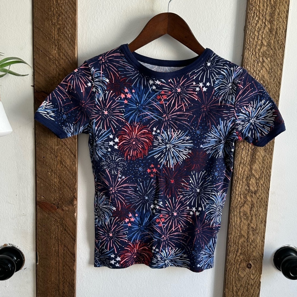 New Cat & Jack Boys Fireworks Sleep T-Shirt Size 12
Never worn